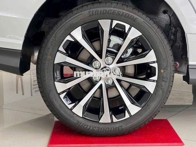 Toyota Veloz Cross TOP Trắng 7 chỗ