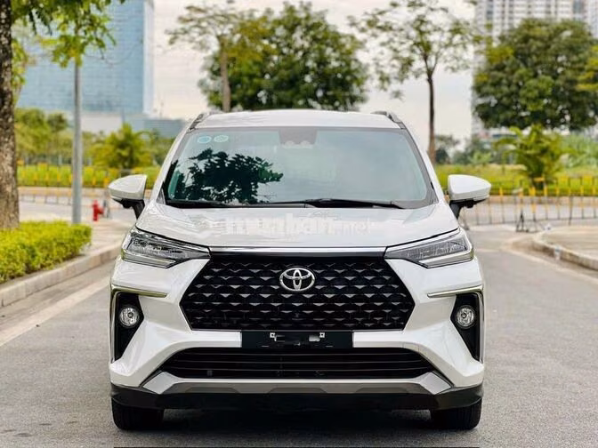 Toyota Veloz Cross TOP Trắng 7 chỗ