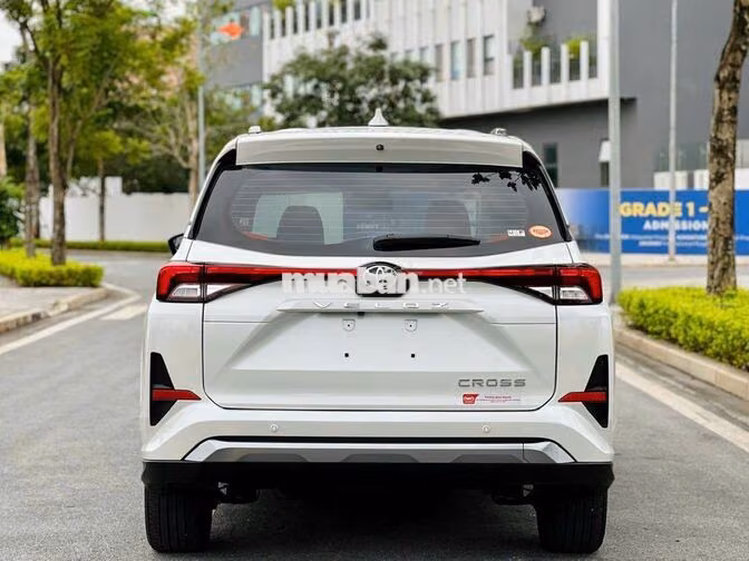 Toyota Veloz Cross TOP Trắng 7 chỗ