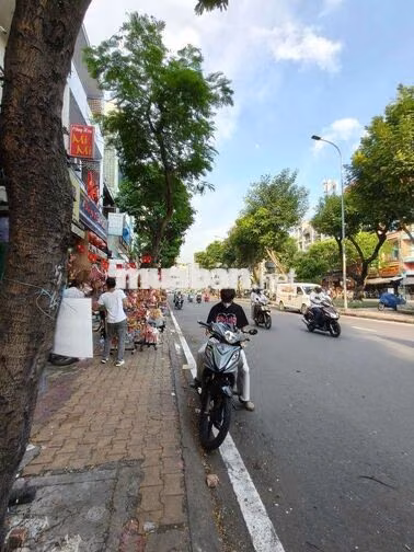 Cho thuê nhà Mặt tiền Hải Thượng Lãn Ông, Q5-4,2x20m-4 Tấm-4p4w