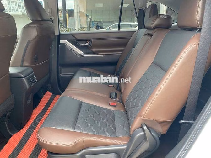 Toyota Innova Cross STD 2024 Trắng 7 chỗ