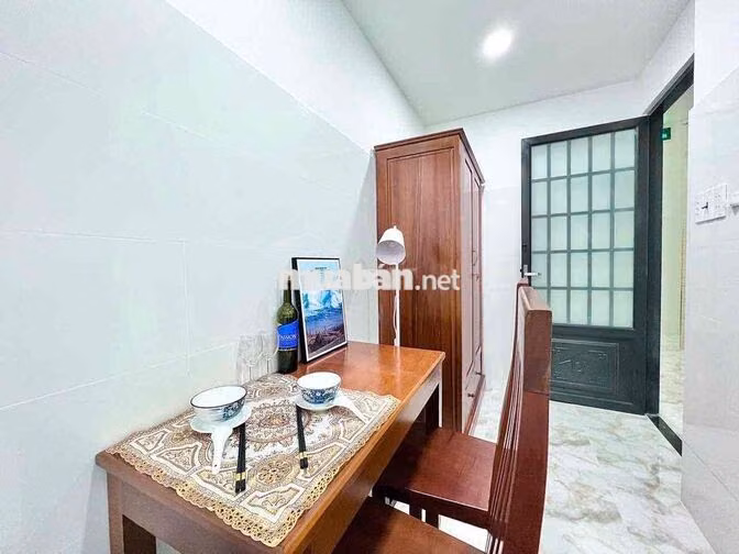 Trống sẵn phòng studio cửa sổ thang máy gần dh Sư phạm