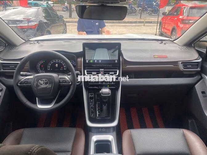 Toyota Innova Cross STD 2024 Trắng 7 chỗ