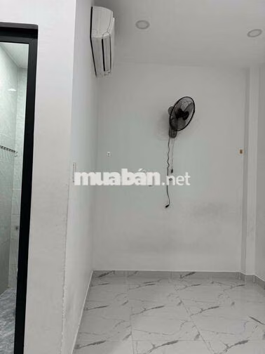 phòng cho thuê giá rẻ free nước, wifi, wc trong phòng