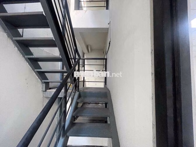 CHO THUÊ TOÀ NHÀ VĂN PHÒNG 220M2 CÓ THANG MÁY, HẦM VÀ PCCC