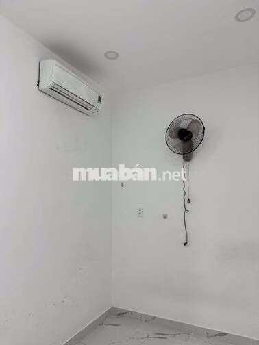 phòng cho thuê giá rẻ free nước, wifi, wc trong phòng