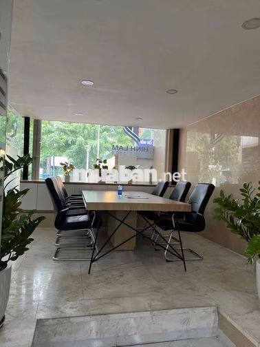 Cho thuê Trệt 75m2 Nguyễn Thị Minh Khai Q1, đã ngăn sẵn phòng