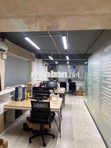 Cho thuê Trệt 75m2 Nguyễn Thị Minh Khai Q1, đã ngăn sẵn phòng