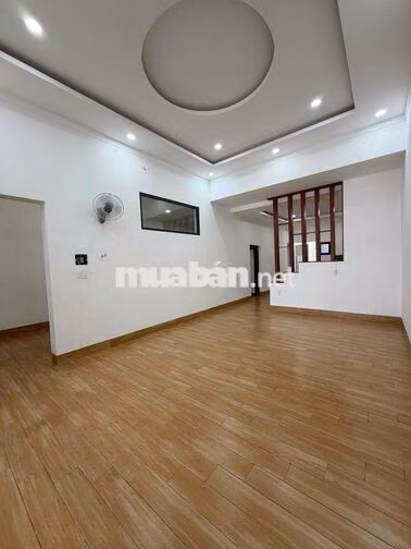 Nhờ ACE môi giới BĐS bánn giúp em - Nhà Chính chủ - Nở hậu