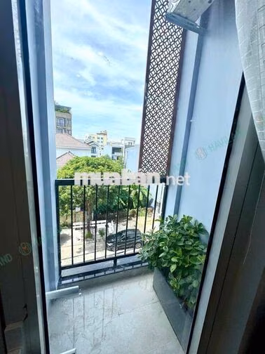 Duplex ban công rộng 35m2 ngay Hàng Xanh