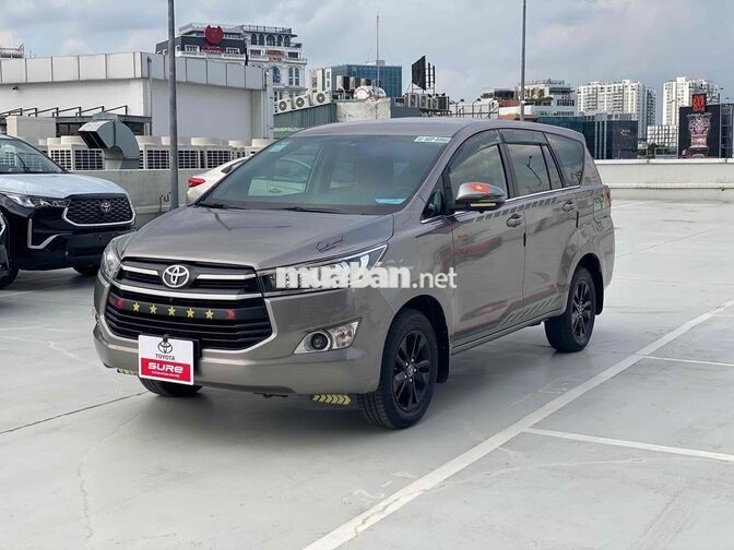 Toyota Innova 2.0E MT 2018 Đồng ánh kim