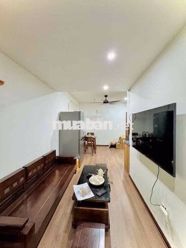 Bán căn chung cư với phố Nghiêm Xuân Yêm 60m2 T12 giá 4.9 tỷ sổ đỏ CC
