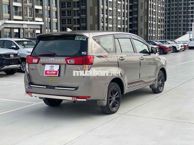 Toyota Innova 2.0E MT 2018 Đồng ánh kim