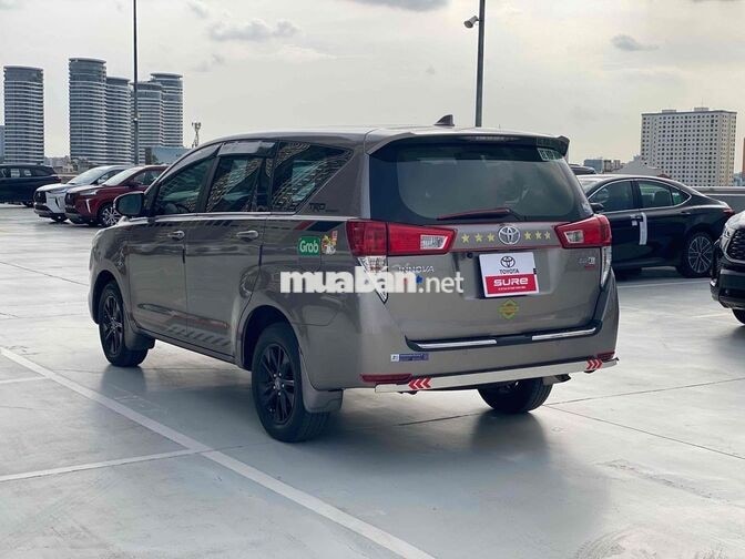 Toyota Innova 2.0E MT 2018 Đồng ánh kim