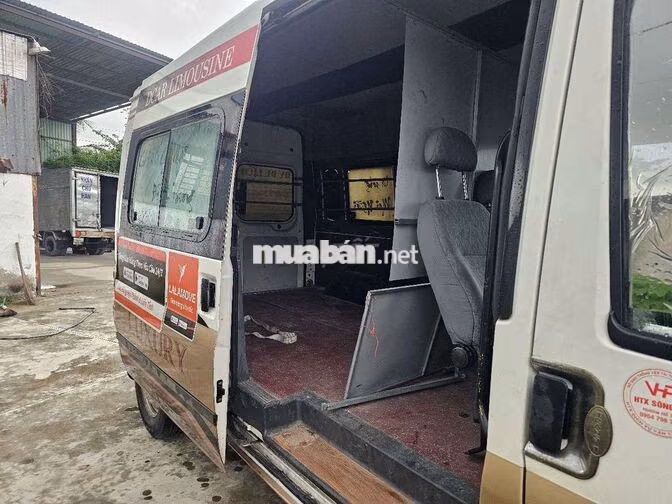 Ford Van 2005 Trắng, Vàng đồng