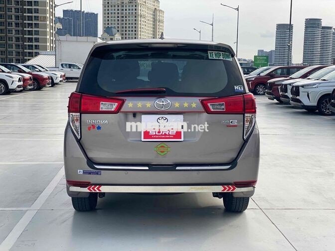 Toyota Innova 2.0E MT 2018 Đồng ánh kim