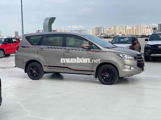 Toyota Innova 2.0E MT 2018 Đồng ánh kim