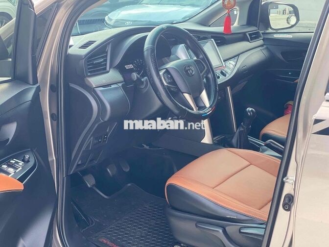Toyota Innova 2.0E MT 2018 Đồng ánh kim