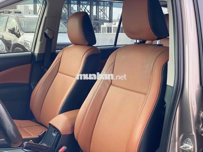 Toyota Innova 2.0E MT 2018 Đồng ánh kim