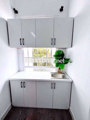 PHÒNG CỬA SỔ BAN CÔNG NGAY NGUYÊN THỊ THẬP