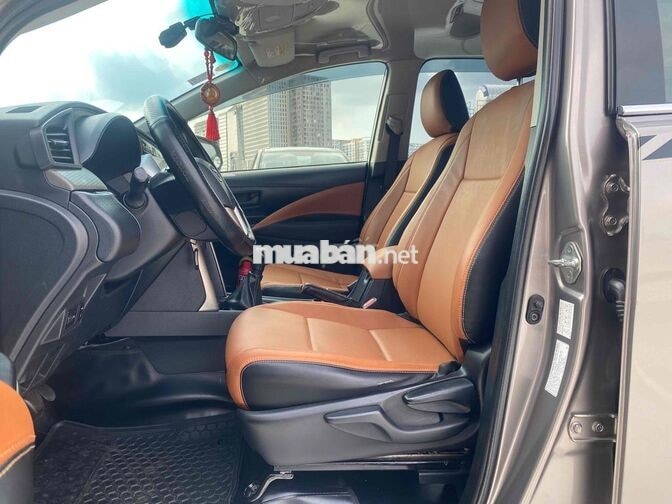 Toyota Innova 2.0E MT 2018 Đồng ánh kim