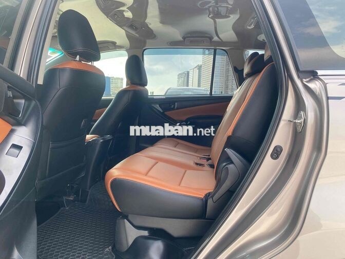 Toyota Innova 2.0E MT 2018 Đồng ánh kim