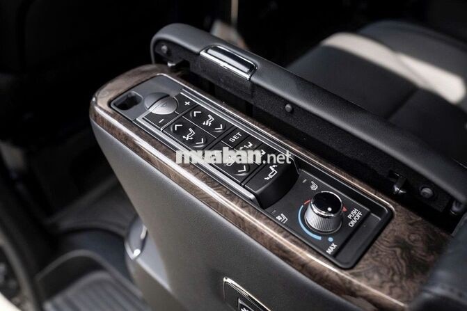 Toyota Alphard Lounge 2018 Đen 80000 km