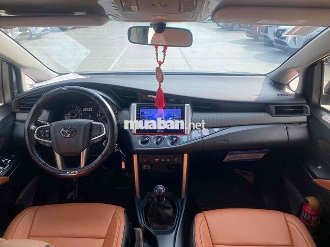 Toyota Innova 2.0E MT 2018 Đồng ánh kim