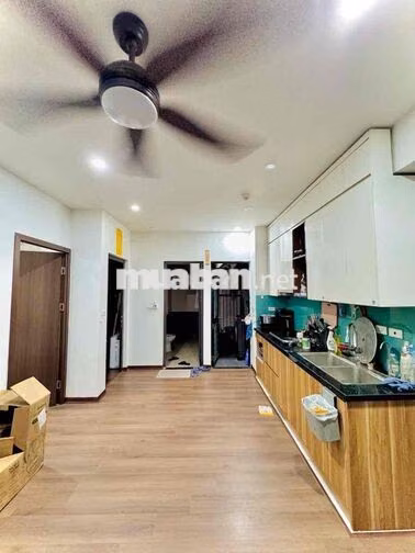 Bán căn chung cư với phố Nghiêm Xuân Yêm 60m2 T12 giá 4.9 tỷ sổ đỏ CC