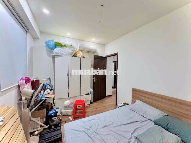 Bán căn chung cư với phố Nghiêm Xuân Yêm 60m2 T12 giá 4.9 tỷ sổ đỏ CC