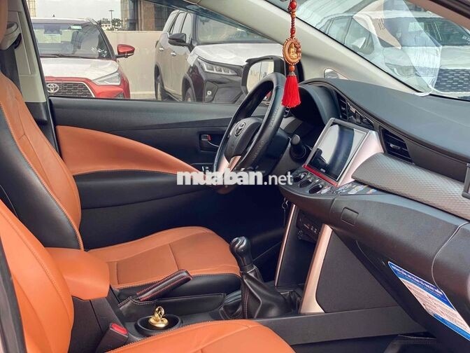 Toyota Innova 2.0E MT 2018 Đồng ánh kim