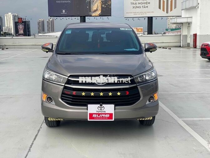 Toyota Innova 2.0E MT 2018 Đồng ánh kim