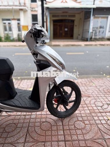 Honda Vision 217 Bạc Zin chất Sơn mới