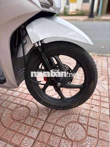 Honda Vision 217 Bạc Zin chất Sơn mới