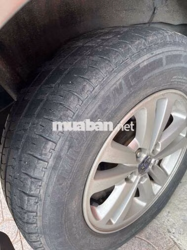 Ford Escape XLS Xám 5 chỗ