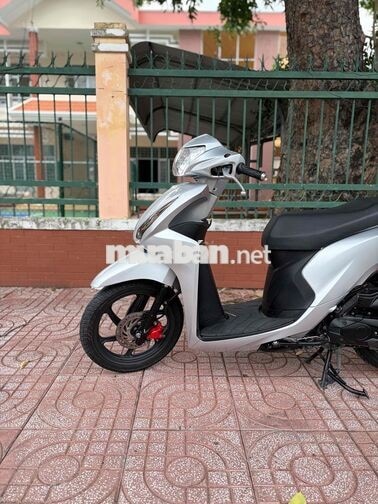 Honda Vision 217 Bạc Zin chất Sơn mới