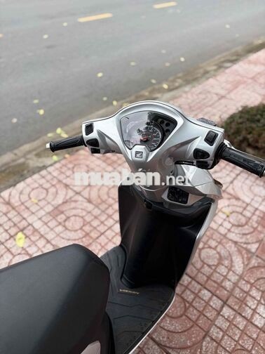 Honda Vision 217 Bạc Zin chất Sơn mới
