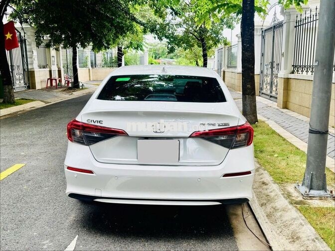 Honda Civic 1.5G 2024 Trắng 25.000km