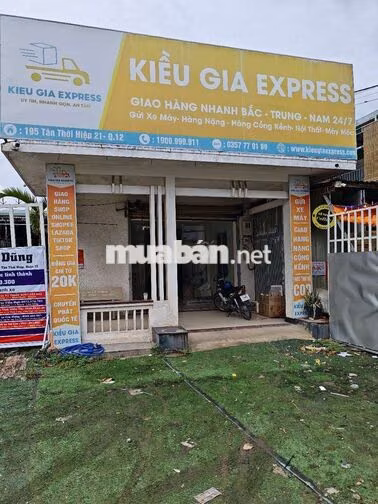 thuê nhà mặt tiền đường có sân để xe