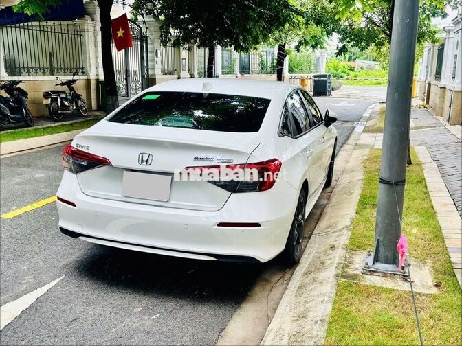 Honda Civic 1.5G 2024 Trắng 25.000km