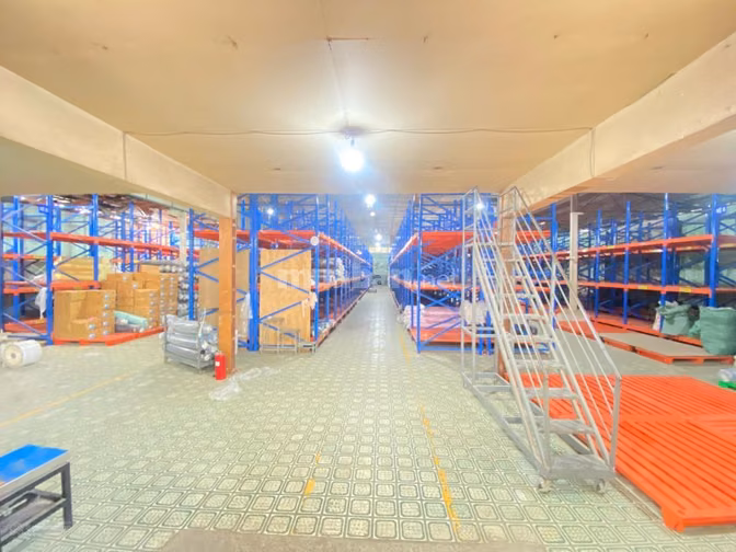 Cho thuê kho 1.400m2 có sẵn kệ sắt, Tân Thành, Quận Tân Phú , HCM 