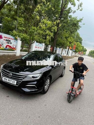 MG MG5 2024 5000 km Đen