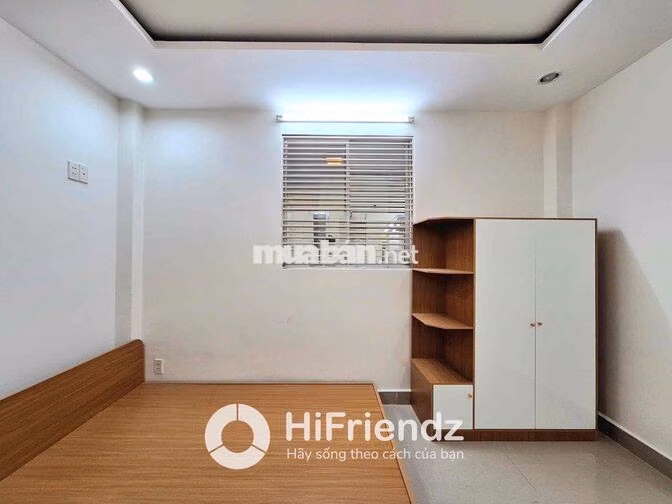 STUDIO CỬA SỔ TRỜI FULL NỘI THẤT ĐI BỘ QUA ĐH VĂN HIẾN CHO TSV 2K8
