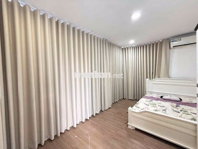 Cho thuê căn 2pn1wc cửa sổ thang máy full nt ở quận 1 gần ĐH Sài Gòn
