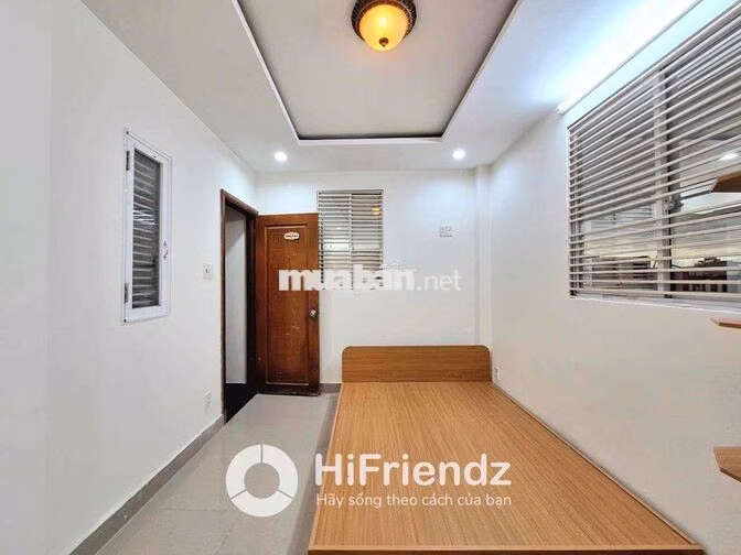 STUDIO CỬA SỔ TRỜI FULL NỘI THẤT ĐI BỘ QUA ĐH VĂN HIẾN CHO TSV 2K8
