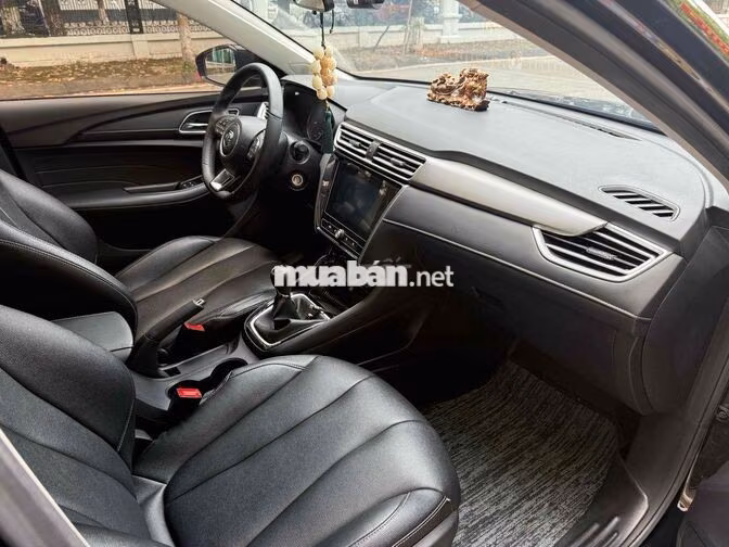 MG MG5 2024 5000 km Đen