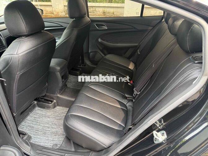MG MG5 2024 5000 km Đen