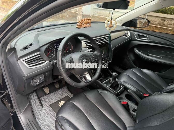 MG MG5 2024 5000 km Đen