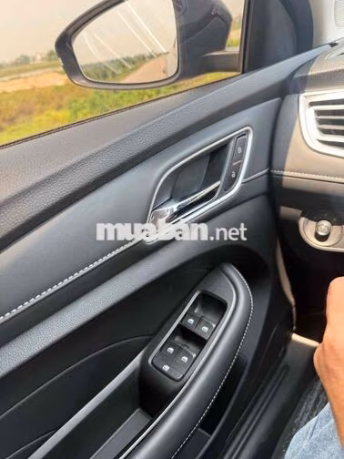 MG MG5 2024 5000 km Đen
