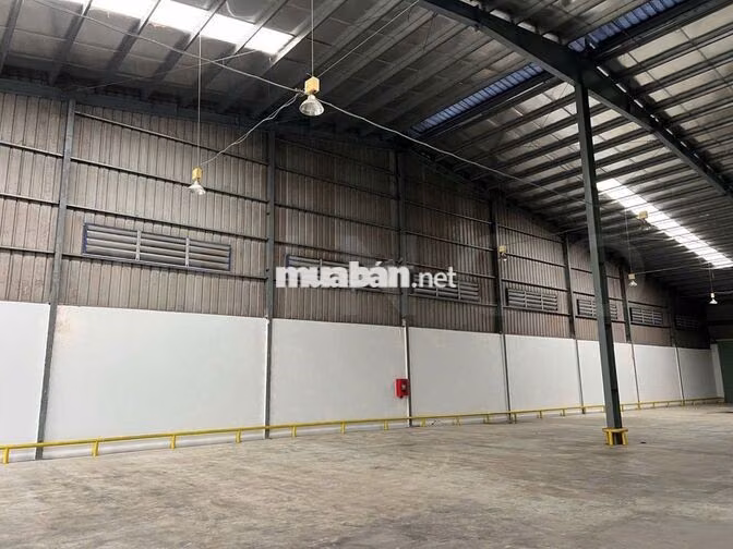 Kho xưởng 1.440 m² có DOCK có sân bãi rộng, trong KCN Tân Phú Thạnh